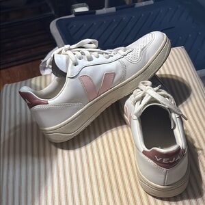 Veja V-10 white and pink Sneakers